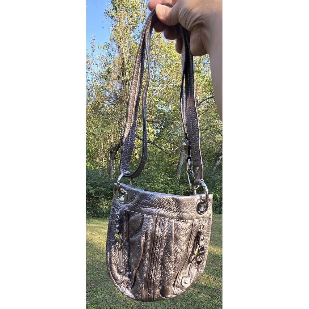 B Makowsky Crossbody Bag Silver Pebble Leather Hobo Purse Adjustable Strap Y2K